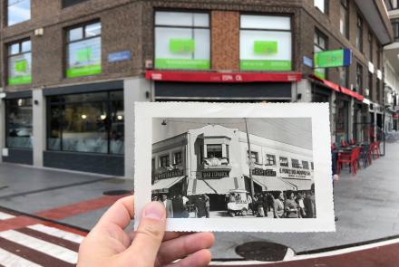 La emntrada de nuestro local hoy y hace 50 años