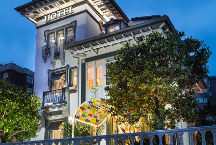 Hotel Boutique Las Brisas frente a las playas de El Sardinero en Santander.