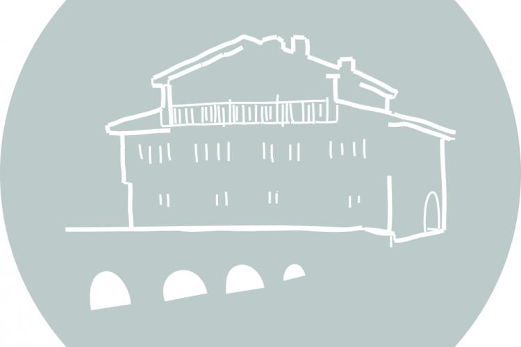 Posada situada al lado del puente medieval que atraviesa La Fuentona. Este puente fue paso obligado del Camino de los foramontanos 