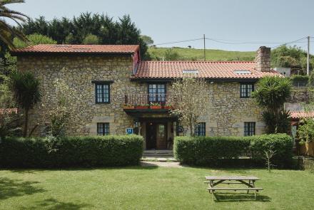 Hotel Rural La Joyuca del Pas y su jardín